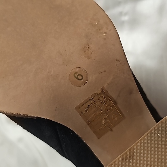 Jeffery Campbell size 6 black suede booties size 6...great condition/like new! - Picture 9 of 11